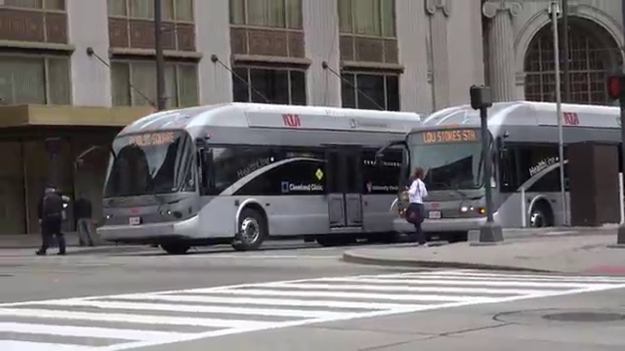 cleveland rts healthline new flyer d62lfa bus taking off downtown new flyer d62lfa