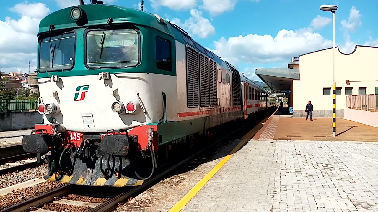 IC 559 Taranto-Reggio C. delle ore 12:23 alla Stazione di Soverato (CZ)