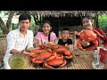 Cook and Eat: Seyhak, Eng and Heang enjoy to cook and mud crabs / Coconut juice boil crabs cooking