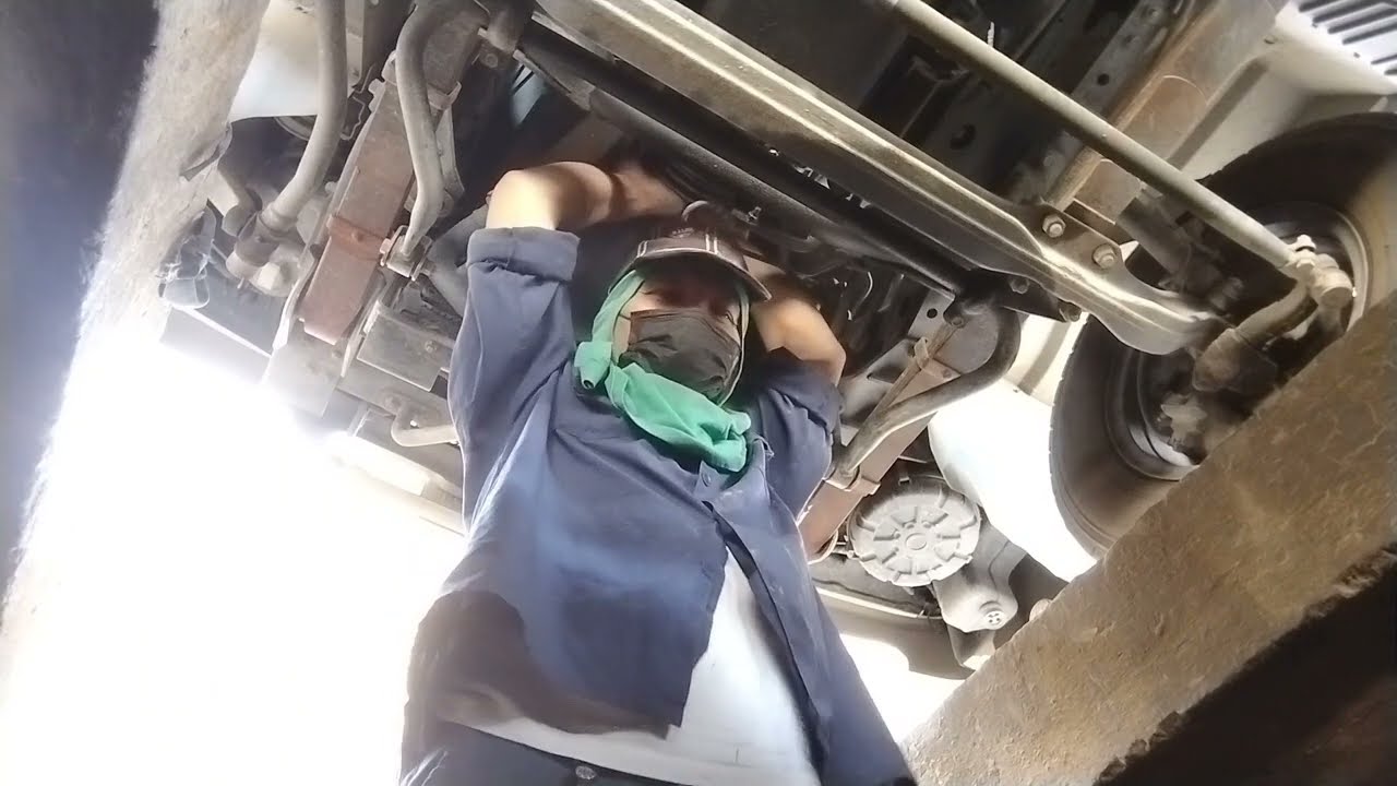 Mitsubishi Rosa 4D34 engine / oil leak crankshaft oil seal 