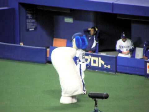 11/03/05　OP戦vsオリックス　ドアラとわんだほ
