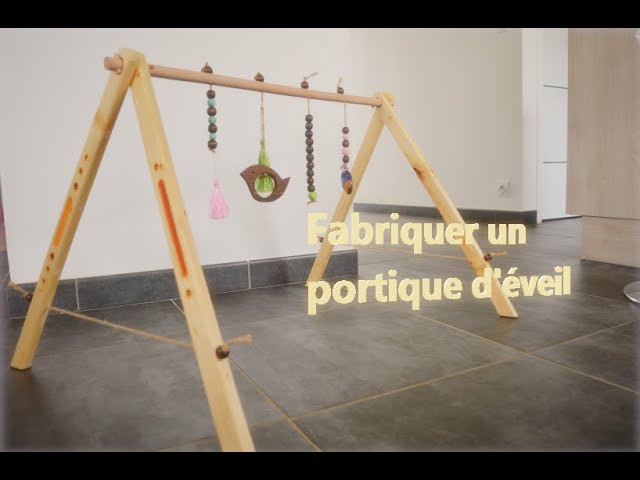 Portique d'éveil bébé en bois et inclusion résine epoxy 