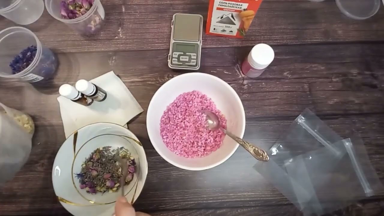 Готовим « Соль для ванны с эфирными маслами, шиммером и сухоцветами»