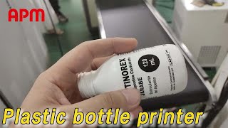 How to decorate plastic container？S102 automatic screen printer easily do the printing