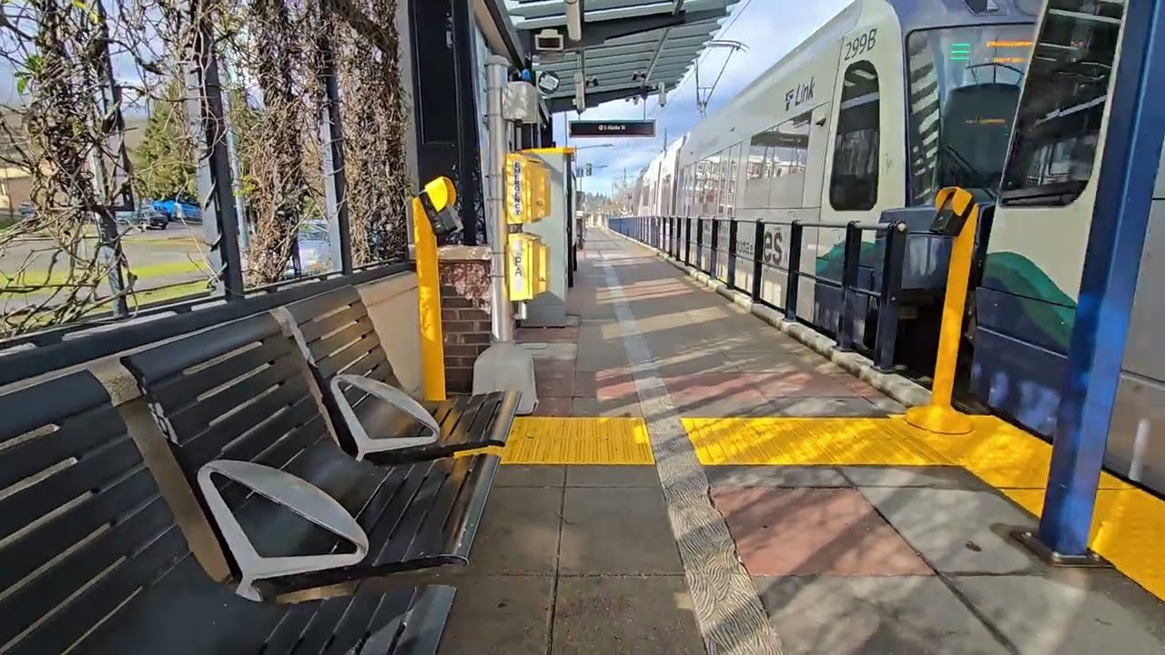 Seattle Link Light Rail: 1 Line Train at Columbia City Station