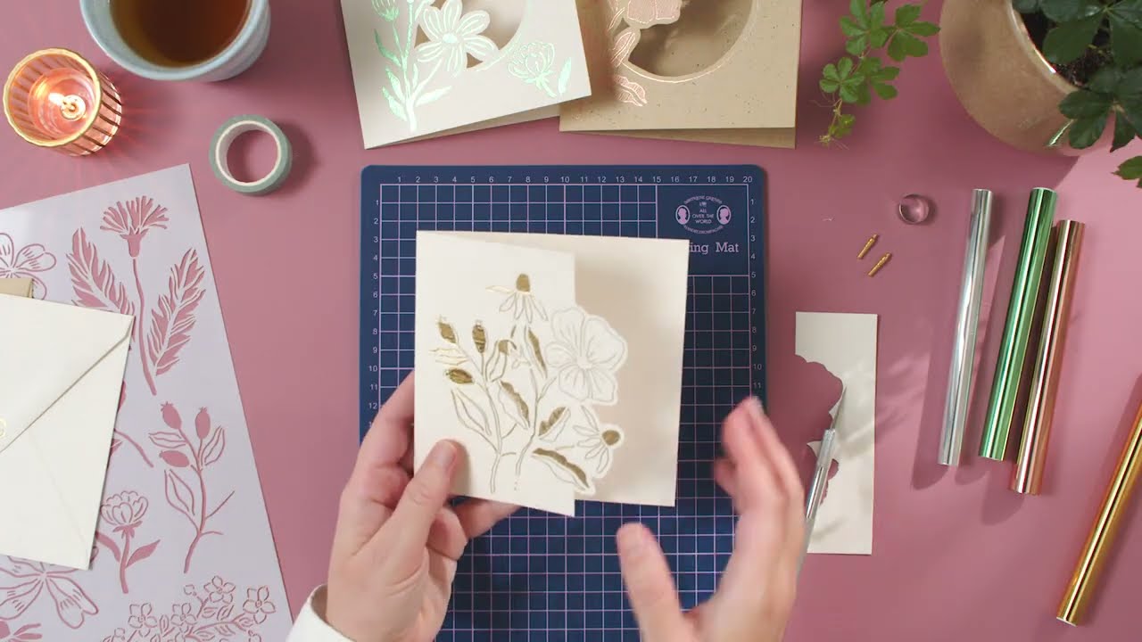 Create invitations with foil flowers  - DIY by Søstrene Grene