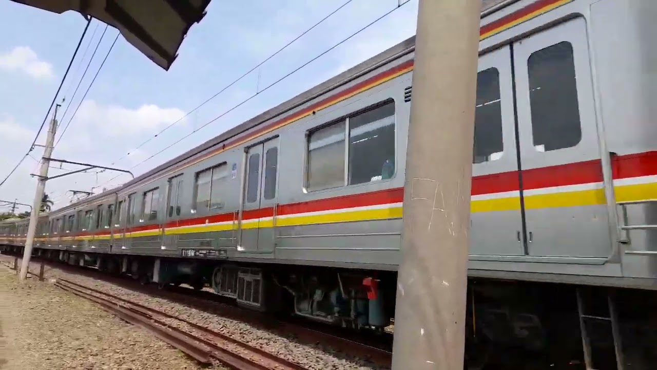 KRL JR 205 - 128 Melintasi Tiber Cilebut (Arsip 2022)