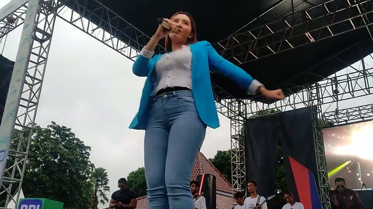 ojo di bandingke novi sasmita om savana live alun alun banjarnegara undian bri simpedes banjarnegara