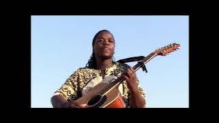 Amagcokama -  Ukwaliwa ukunuka yini (Official Music Video)