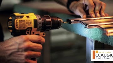 Assembly of a transparent roller shutter - Clausio North America