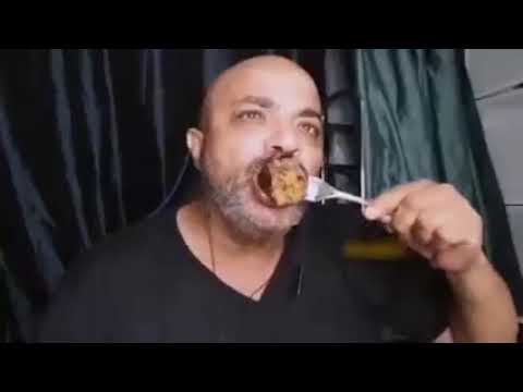 تلاقى المحشايه راكنه على حتة الريشه لما تيجى تاكلها تلاقى الريش فيها خفيف يالهوى يلا بهجت صابر