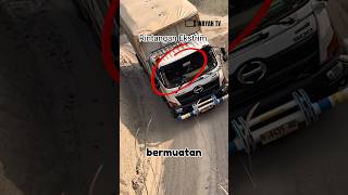 Eh Bujuk, Truk Miring Pas Melewati Penurunan Ekstrim #truktertua #truk #storytime #supirtruk