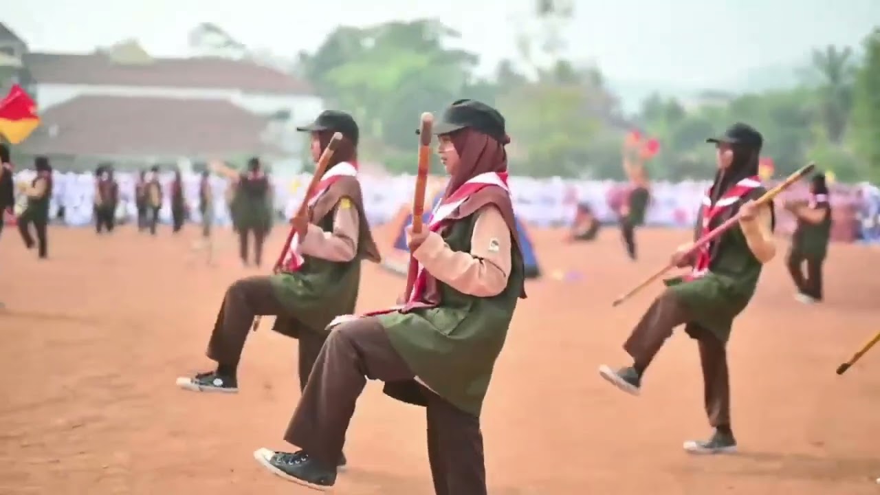 Penampilan Pasukan Khusus Pramuka (Pasus) Putri di PORSEKA Ke 35 Pesantren Darunnajah 2 Cipining