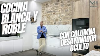 COCINA BLANCA Y ROBLE CON DESAYUNADOR OCULTO - STUDIO MOBILIARIO HERNANDEZ