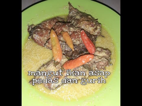 mangut-ikan-asap-pedas-kuah-pedas-gurih-santan-lembut