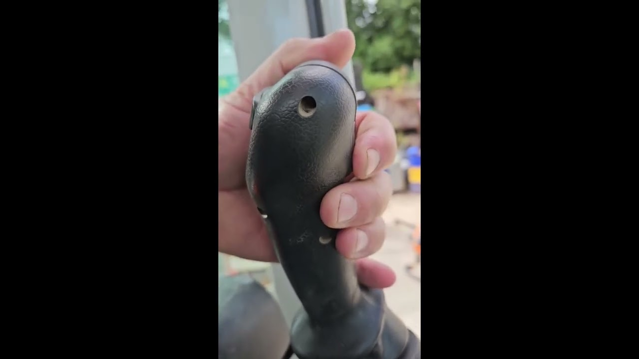 Hydraulic Hitch Instructions - 3 ton Excavator - Arrow Plant & Tool Hire - Tefra Hitch