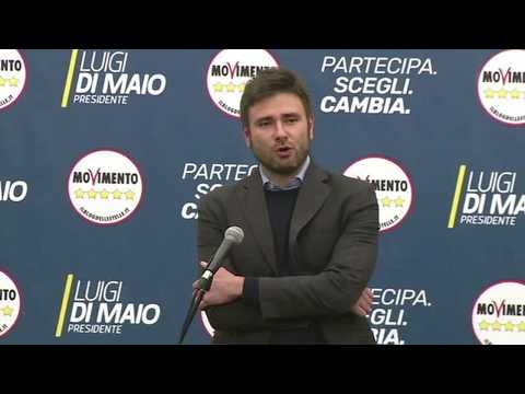 Video Alessandro Di Battista ricoverato in gravi condizioni, il forte mal di testa e poi il malore
