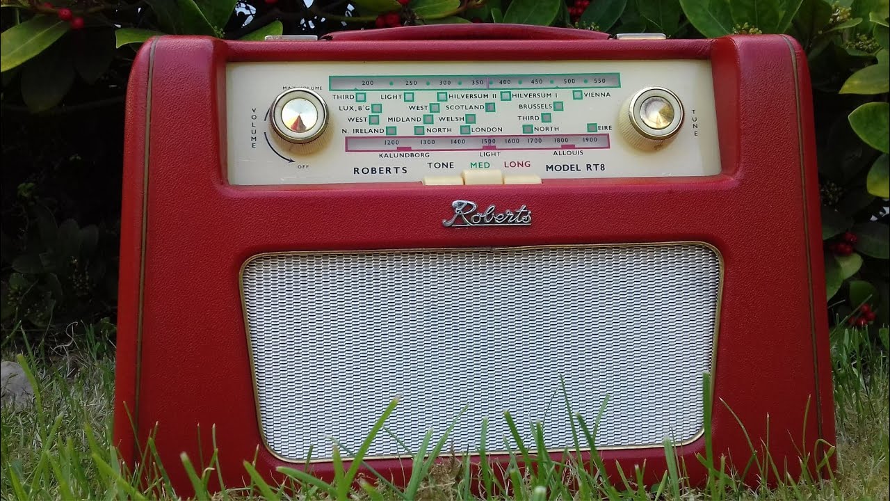 Roberts RT8 Transistor Radio Part Two - YouTube