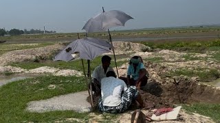 প্রখর রোদে মূল্যবান তোসবির সন্ধানে টেকঠার মানুষ।  সূল্যবান পাথর। Stv Porsha
