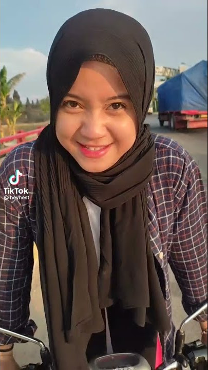 story wa cewek cantik
