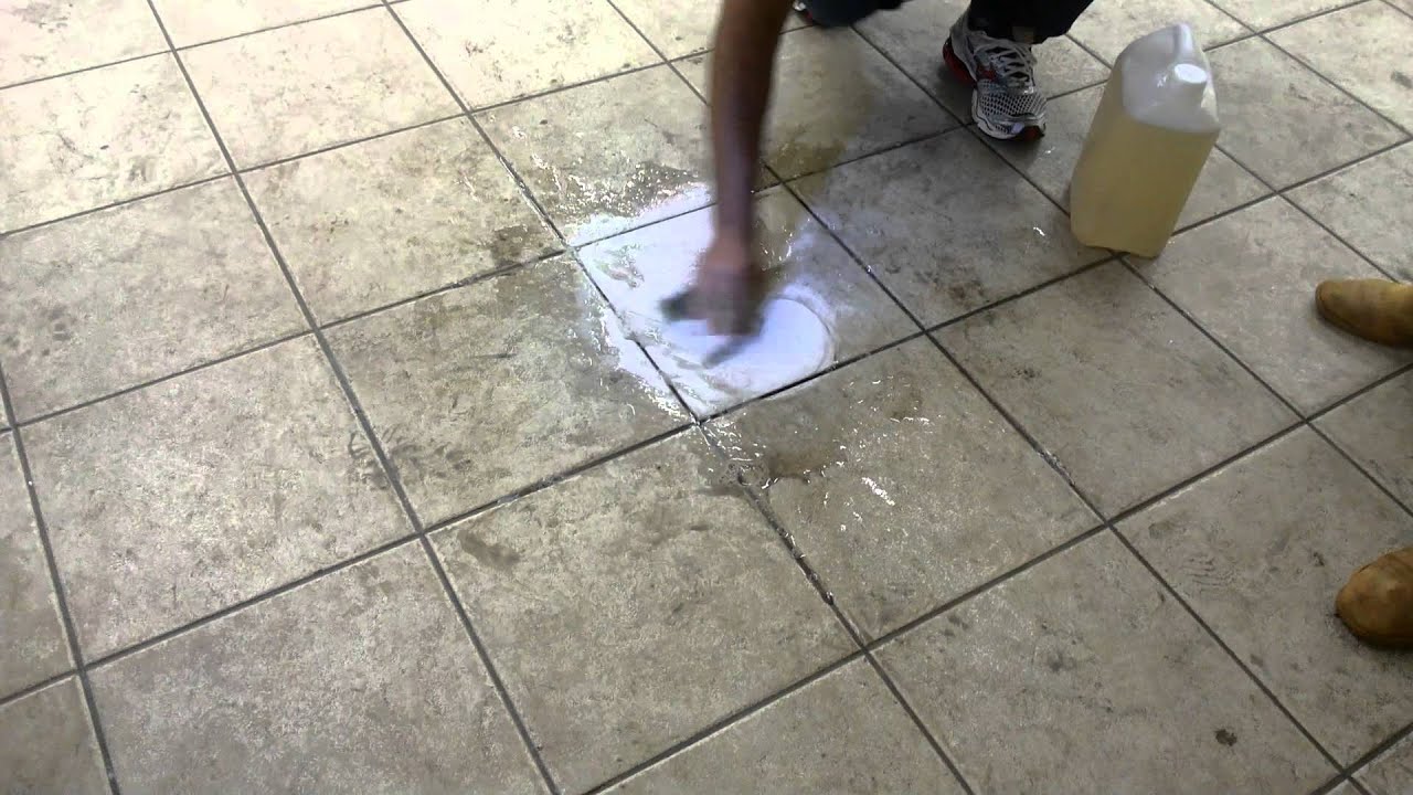COMO LIMPAR PISOS ENCARDIDOS - Demonstração de produto de limpeza em piso  encardidos - YouTube