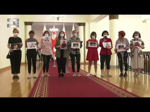 მედიის მოთხოვნები უცბლელია - პროტესტი პარლამენტში და პარლამენტს გარეთ