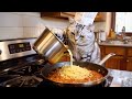 Cat Chef makes Spaghetti with Meat Sauce.