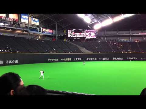 20110402 3回表前の中田翔選手キャッチボール