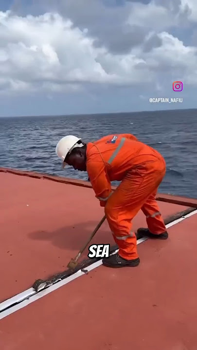Kehidupan Seorang Anggota Awak Kapal Kargo