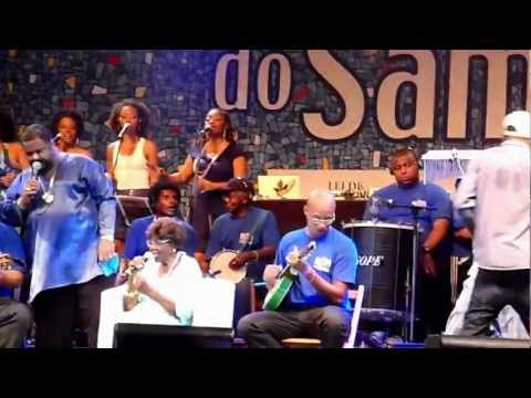 Homenagem Ã  Primeira Dama do Samba carioca, Dona Ivone Lara. Ela interpreta um de seus maiores sucessos, acompanhada dos cantores Arlindo Cruz, Marcelo D2 e Mart'nÃ¡lia, no evento Boa do Samba, que aconteceu em 16/10/2010, nos arcos da Lapa - Rio de Janeiro.