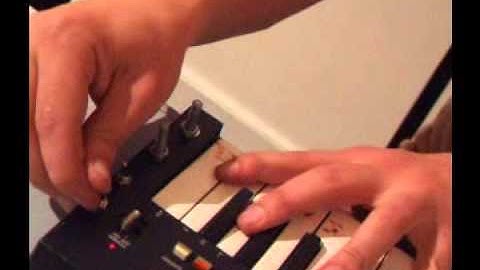 Bill Thompson aka prof_lofi Circuit Bending Workshop2.mov