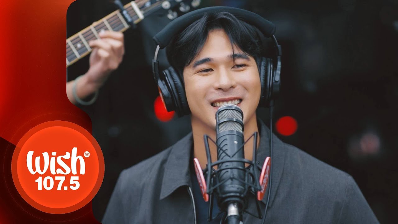 Wilbert Ross performs "Maliwanag Mong Mundo" LIVE on Wish 107.5 Bus
