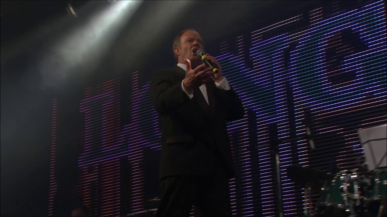 Steve Phillips performing as Frank Sinatra