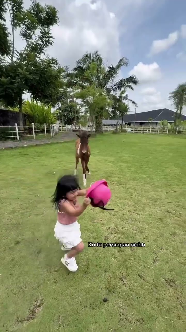 Bayi pertama yang KEJAR KUDA!