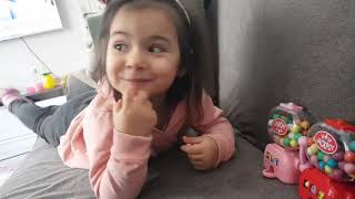 Candy Machine...ebrara Kuzeni Şeker Makinesi Almış Bakalım Nasıl Renkli Şekerler...