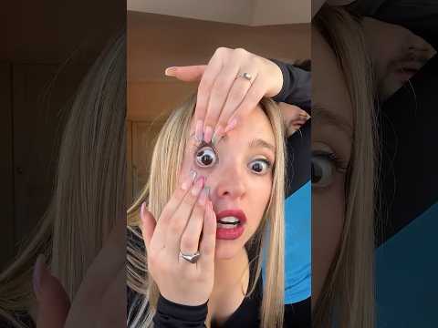 عندها اربع عيون 