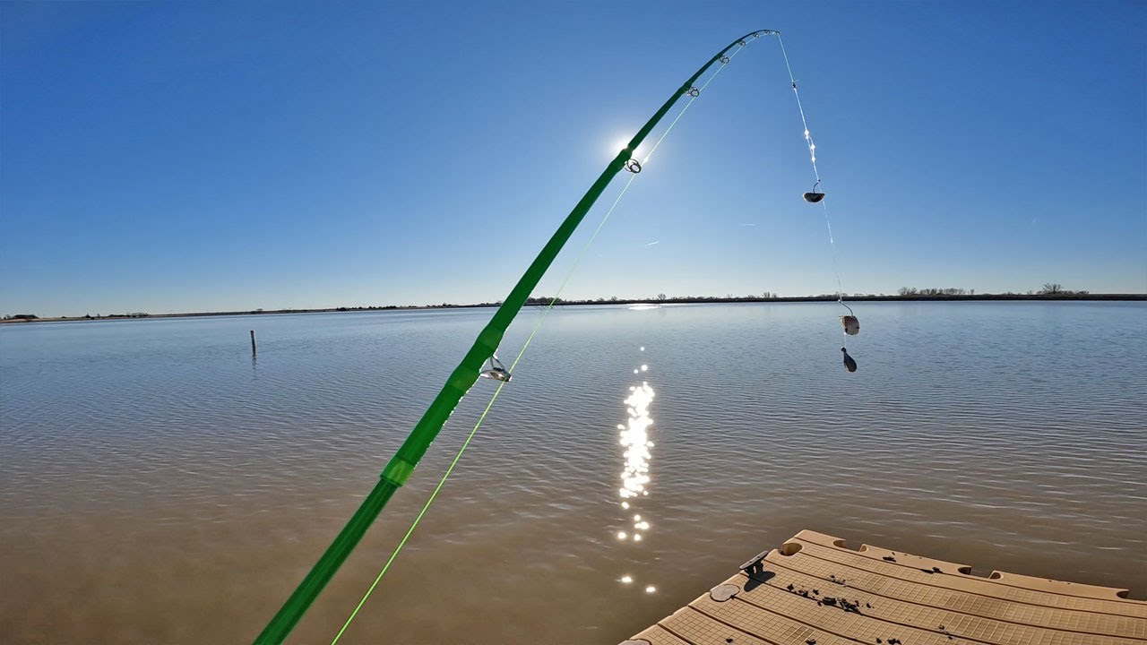 Две ЛУЧШИЕ оснастки для ловли сома в холодной воде! (Зимняя рыбалка с берега)