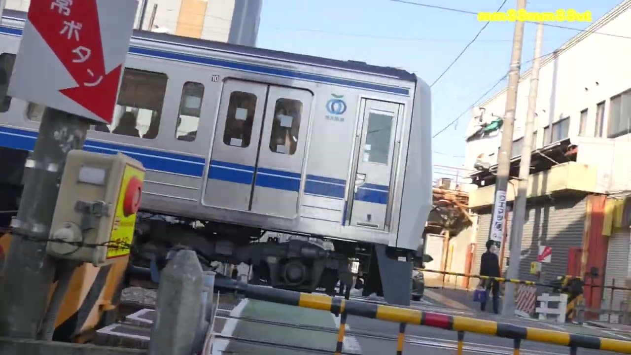 椎名町踏切にて西武池袋線休日ダイヤ20260118