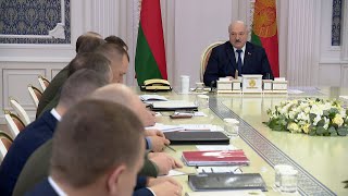 Лукашенко: Безобразие, когда военный человек отдаёт себя стране и мыкается в поисках угла для жизни!