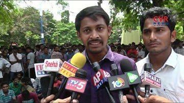 Andhra University Old Students protest in front VC Office for Library | CVR News