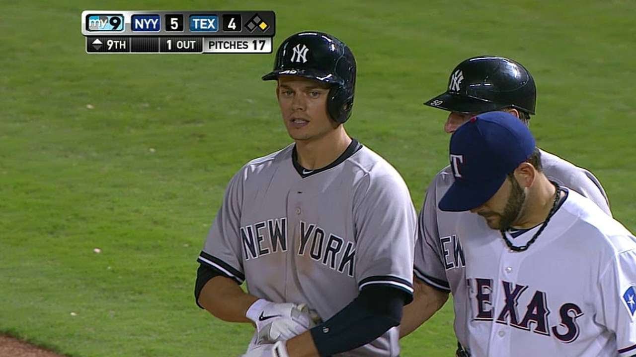 NYY@TEX: Lillibridge delivers a go-ahead RBI single