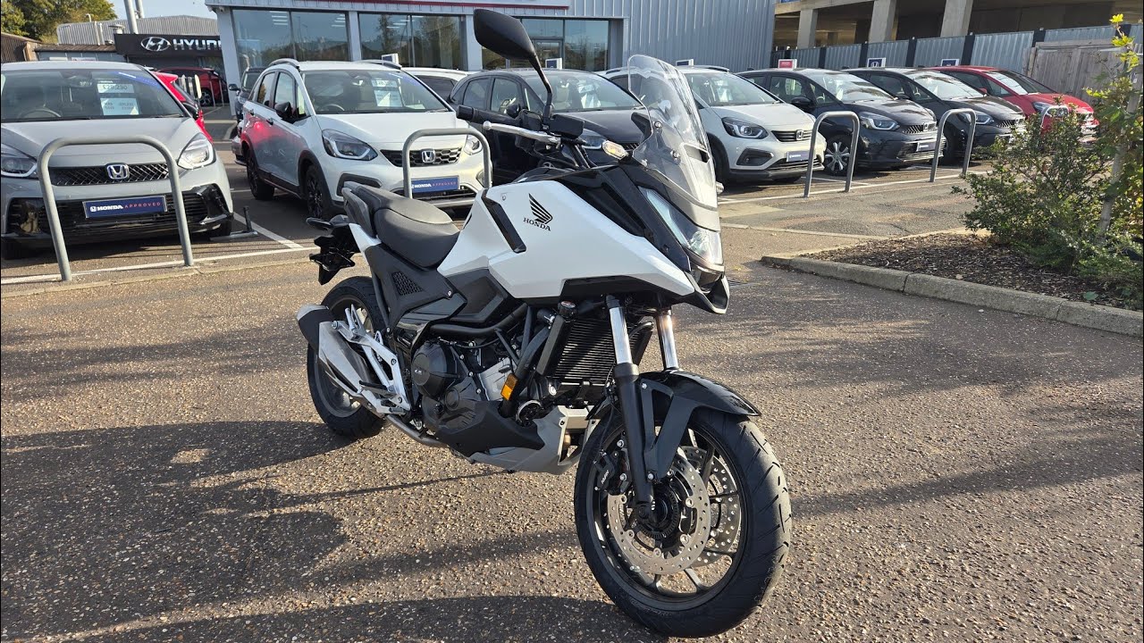 2025 HONDA NC750X MANUAL - MATT PEARL GLARE WHITE - YouTube