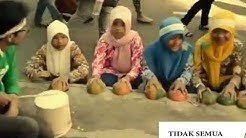 Perkusi Barang Bekas- Lagu Pop unik dan Mantap! (Recycled Percusiion Indonesian Music) - Durasi: 2:48. Perkusi Barang Bekas- Lagu Pop unik dan Mantap! (Recycled Percusiion Indonesian Music) - Durasi: 2:48.