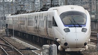 【博多駅・885系・特急】885系SM10 3082M ソニック202号 博多行2007M かもめ7号 長崎行 発着シーン