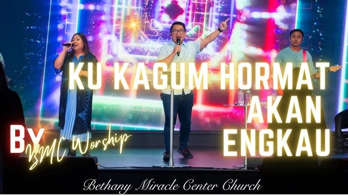 Rossiya ayollarining tukli anuslarining porno fotosuratlari Bir kal odam uni orqadan Nikol Enistonning shirin mushukiga kiritadi