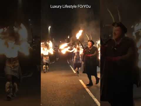 Video: Էդինբուրգ Հոգմանայ, Շոտլանդիայի 3-օրյա Ամանորյա երեկույթ