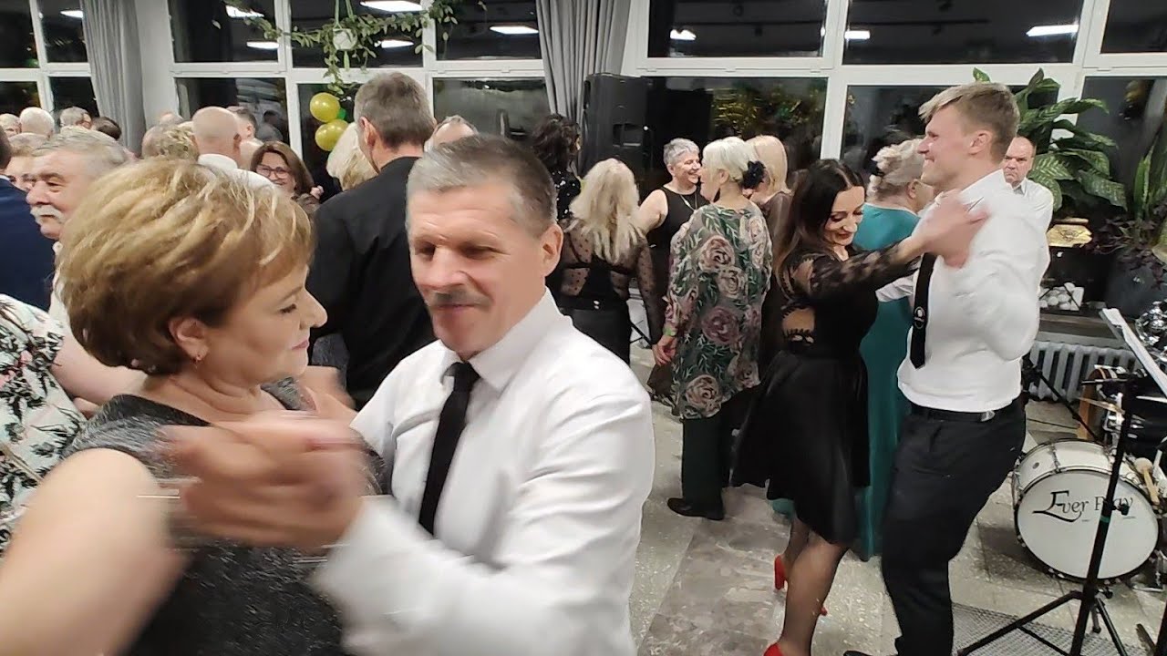 29 11 2025 SŁAWOMIR pozazdrościł SEBASTIANOWI i też ruszył na PARKIET aby POTAŃCZYĆ w Stąporkowie