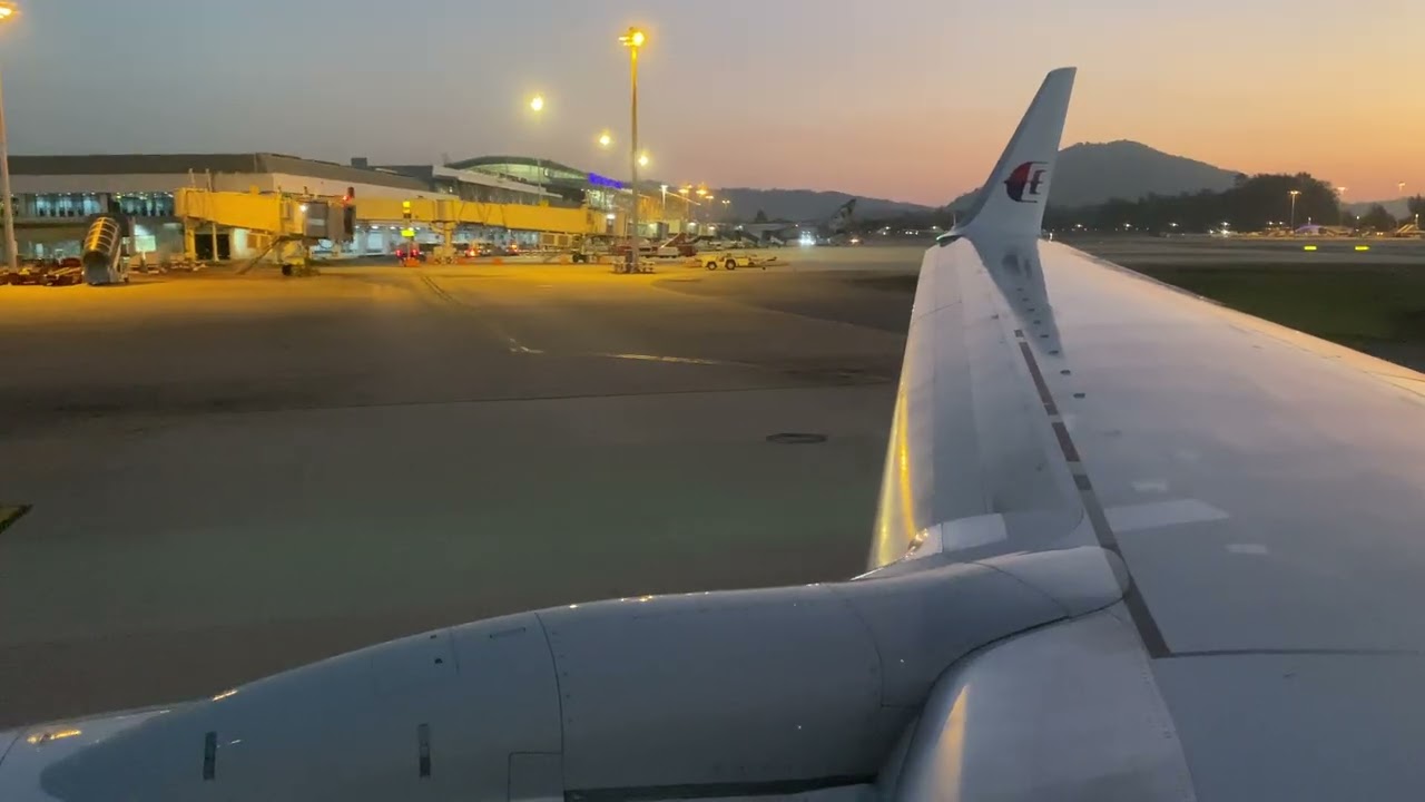 [30/11/2025] Malaysia Airlines - Boeing 737-8H6 (WL) Takeoff at Phuket International Airport