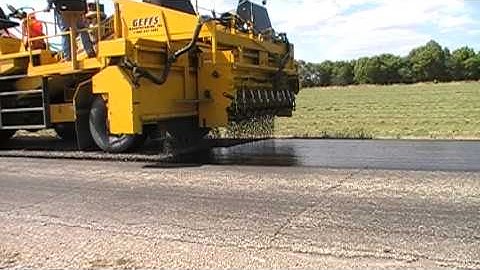 GEFFS Twin Hopper applying aggregate