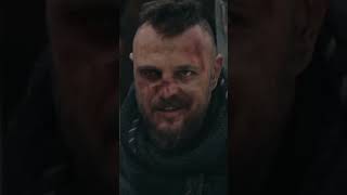 Turgut Alp Ti̇tanin Kafasini Baltayla Yariyor